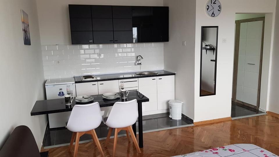 Central View Apartment Skopje Buitenkant foto